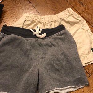 2 Pairs of Chubbies Shorts 5.5 inch Size Small